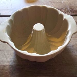 Pampered chef stoneware